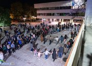Десетки на площада, за да празнуват победата на Иван Гавалюгов на изборите