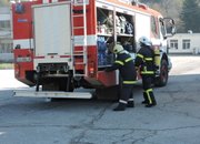 Пожарникари и доброволци гасиха „пожар” в „Етропал”