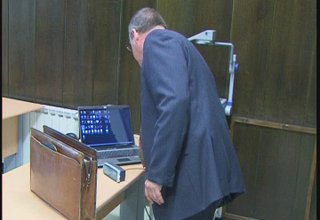 Джеймс Колдуел преподават в Сити юнивърсити в Правец Скрийншот
