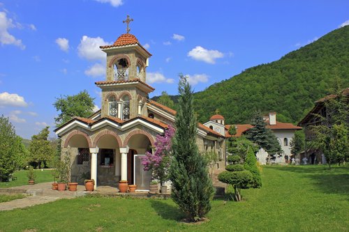 Откраднаха чановете от Врачешкия манастир