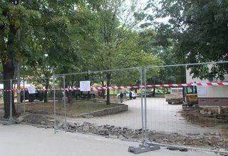 Общината продължава с политиката си да благоустроява междублокови пространства в различни части на Ботевград Скрийншот