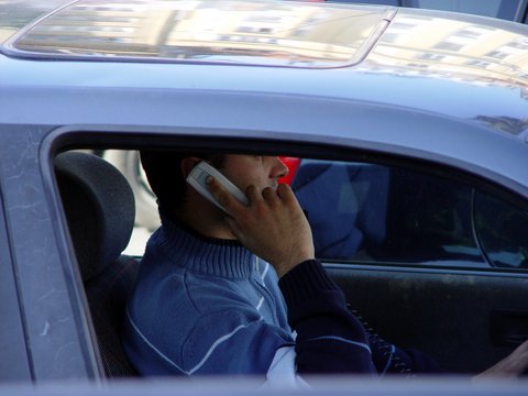 Софтуер забранява разговор при шофиране