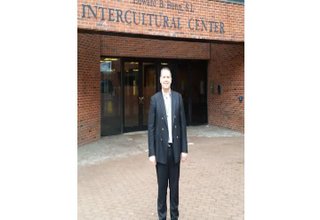 Управителят на езикоивя център “Марконис” презентира своя метод на преподаване на международна конференция в Университета Джорджтаун във Вашингтон Скрийншот