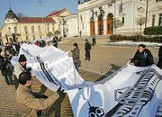 Спрете войната срещу нас, призоваха учени в студа