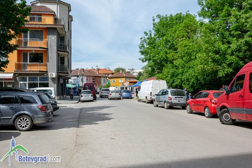 Пешеходната пътека на ул. “Свобода“, в района на зеленчуковия пазар, ще бъде обезопасена