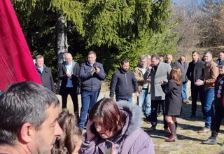 Заради пандемията тържество на паметника в прохода Арабаконак не бе организирано. Въпреки това на мястото се събраха много хора Скрийншот