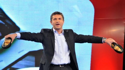 Милен Цветков чукна 45 по розова тениска в каравана