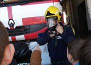 Третокласници от Етрополе със занятие по защита при бедствия, аварии и пожари