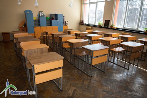 Учебната година се удължава реално само за малко над 300 училища