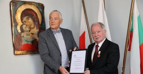 БЧК удостои със златен медал един от най-големите си дарители - проф. дтн. инж. Цоло Вутов