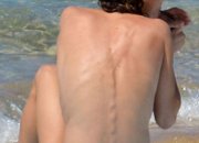 Ванеса Паради пуши марихуана по цици (снимки 18+) 