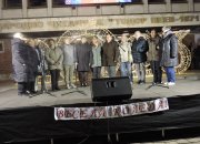 Коледното градче в центъра на Етрополе продължава да събира хора