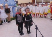 Деца от Детска градина “Звънче“ поднесоха празнична програма в Дома за възрастни хора “Д-р Адриян Атанасов“ 