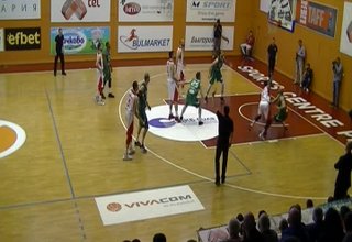 Във втората среща от финалния плейоф, играна вчера в Правец, Балкан не можа да се противопостави на Лукойл Академик така, както направи това в първата, и претърпя загуба с 20 точки разлика - 79-59 Скрийншот