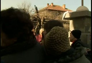 Ститици ботевградчани се стекоха при параклиса на Свети Харалампий Скрийншот