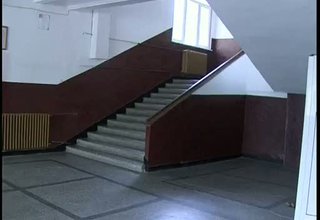 Деветокласник набит в междучасието от двама от 11-ти клас Скрийншот