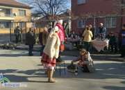 Фолклорни танци, духова музика и много настроение при изпълнението на обичая “Топене на пръстени“