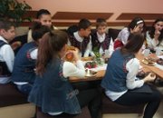 Ученици и студенти създадоха празнично настроение в Дом за възрастни хора „Д-р Адриян Атанасов”