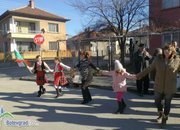 Фолклорни танци, духова музика и много настроение при изпълнението на обичая “Топене на пръстени“