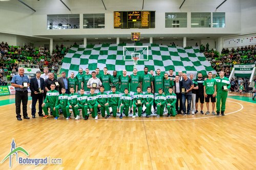След изстрадана победа Балкан поведе  с 2-1 срещу Левски Лукойл