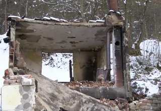 В Липница къща изгоря до основи, седемчленно семейство остана без дом Скрийншот