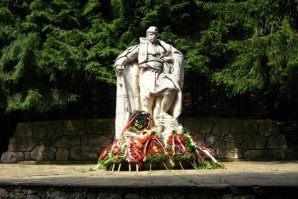 Членове на РК "Традиция" - Етрополе участваха във възстановка на Бузлуджа
