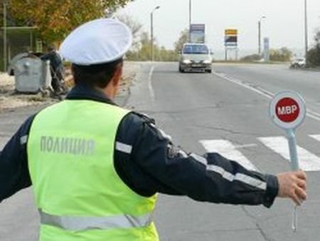 Хванаха двама да шофират в нетрезво състояние