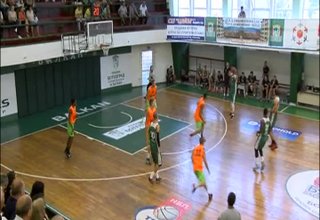 В петък Балкан победи Берое Стара Загора с 63-53 в първата предсезонна контрола, играна пред публика Скрийншот