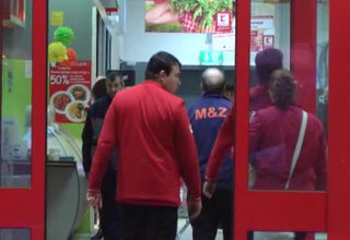 Полицията арестува мъж и жена, които се сбили с охраната на голям хранителен магазин Скрийншот