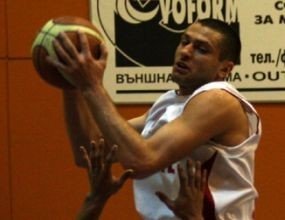 Лукойл Академик се разделя с Веселинов