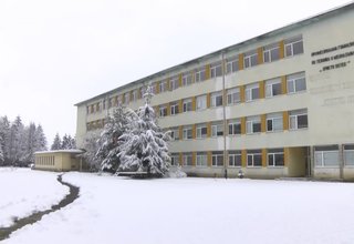 От 4 февруари в училище се връщат и големите ученици от 5 до 12 клас Скрийншот