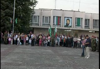 Стотици се поклониха пред костницата на Ботевите четници в Скравена Скрийншот