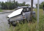 Трабант се удари в електрически стълб