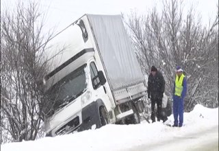 Верижна катастрофа между три камиона Скрийншот