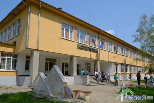 От 17 юни приемат документите на кандидатите за средни училища