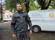 Човекът, който почиства паметниците в Етрополе