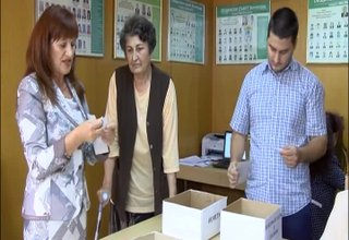 Днес в ОИК чрез жребий бяха изтеглени номерата на кандидатите, под които ще бъдат изписани в бюлетината Скрийншот