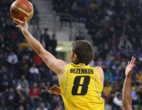 Алекс Везенков подписа с университета Xavier, но не е решил къде ще играе от есента