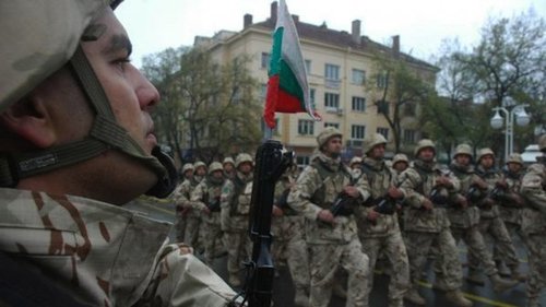 Военният министър в емоционален разговор с контингентите ни зад граница   