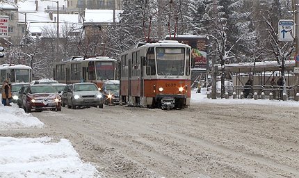Шест тежки катастрофи по заледените пътища
