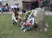 ЕТРОПОЛЦИ СЕ ПОКЛОНИХА ПРЕД ГЕРОИЧНАТА СМЪРТ НА АПОСТОЛА