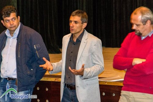 Иван Гавалюгов пред скравенци: Водоподаването в селото е лошо, защото не се решава стратегически, а „на парче”