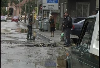 Спукана тръба на улица Сан Стефано остави за няколко часа Ботевград без вода Скрийншот