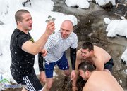 Именик извади кръста от ледените води на Стара река 