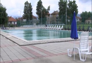 От днес вече работи откритият градски басейн Скрийншот