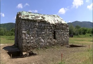 Заместник-министърът на културата Бони Петрунова вчера посети средновековната църква край Трудовец Скрийншот