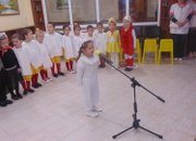 Деца от Детска градина “Звънче“ поднесоха празнична програма в Дома за възрастни хора “Д-р Адриян Атанасов“ 