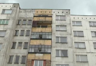 19 годишен младеж оцеля, след като скочи от 8-ия етаж Скрийншот