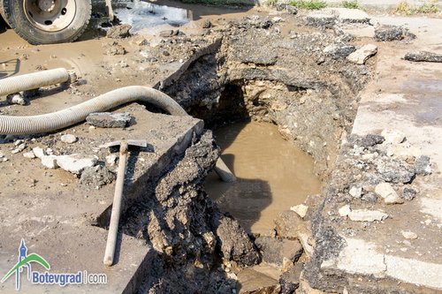 Водопроводна авария на ул. "Дондуков"