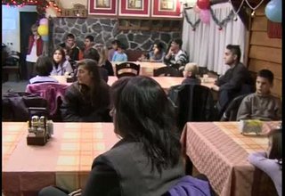 Деца с увреждания получиха коледни подаръци от дамския клуб на Ротари Скрийншот